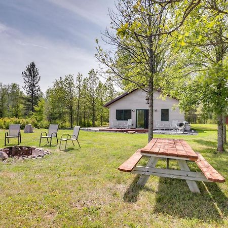 Vila Pet-Friendly Iron River Cabin With Fire Pit! Exteriér fotografie