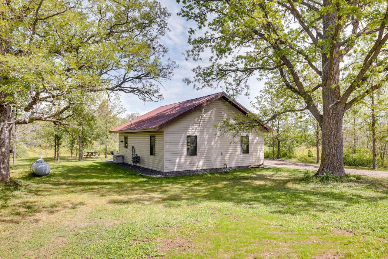 Vila Pet-Friendly Iron River Cabin With Fire Pit! Exteriér fotografie