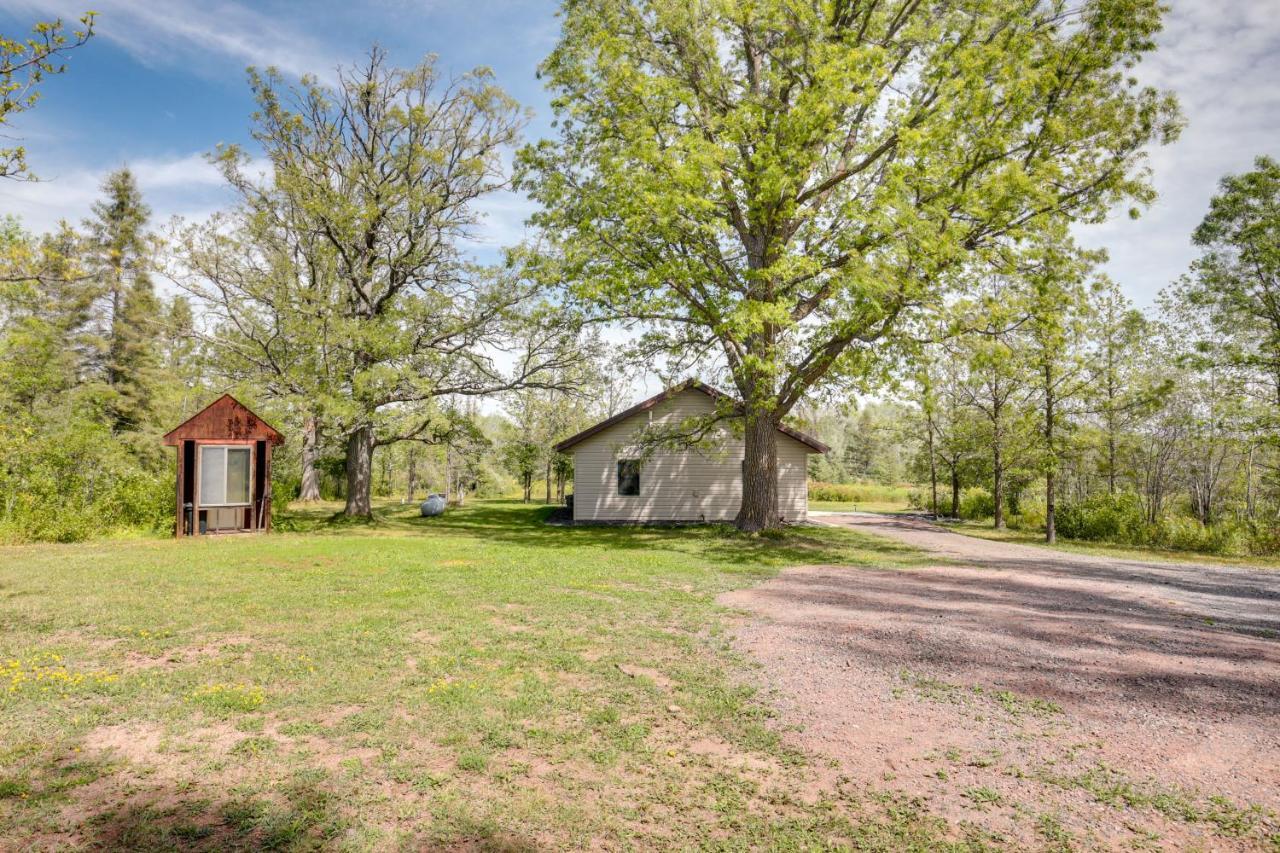 Vila Pet-Friendly Iron River Cabin With Fire Pit! Exteriér fotografie