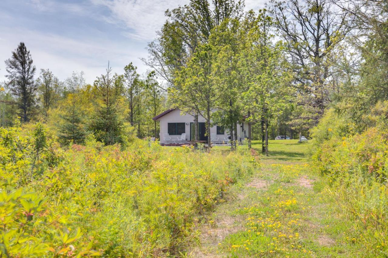 Vila Pet-Friendly Iron River Cabin With Fire Pit! Exteriér fotografie